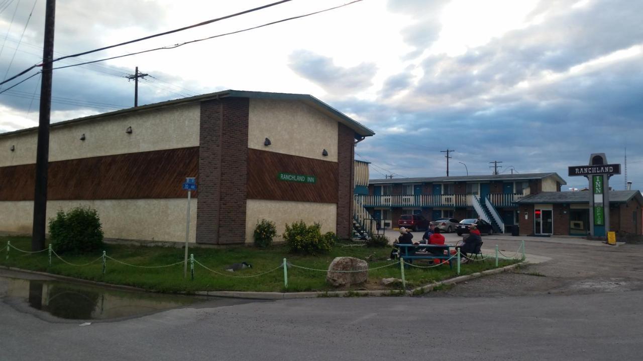 Ranchland Inn Nanton المظهر الخارجي الصورة