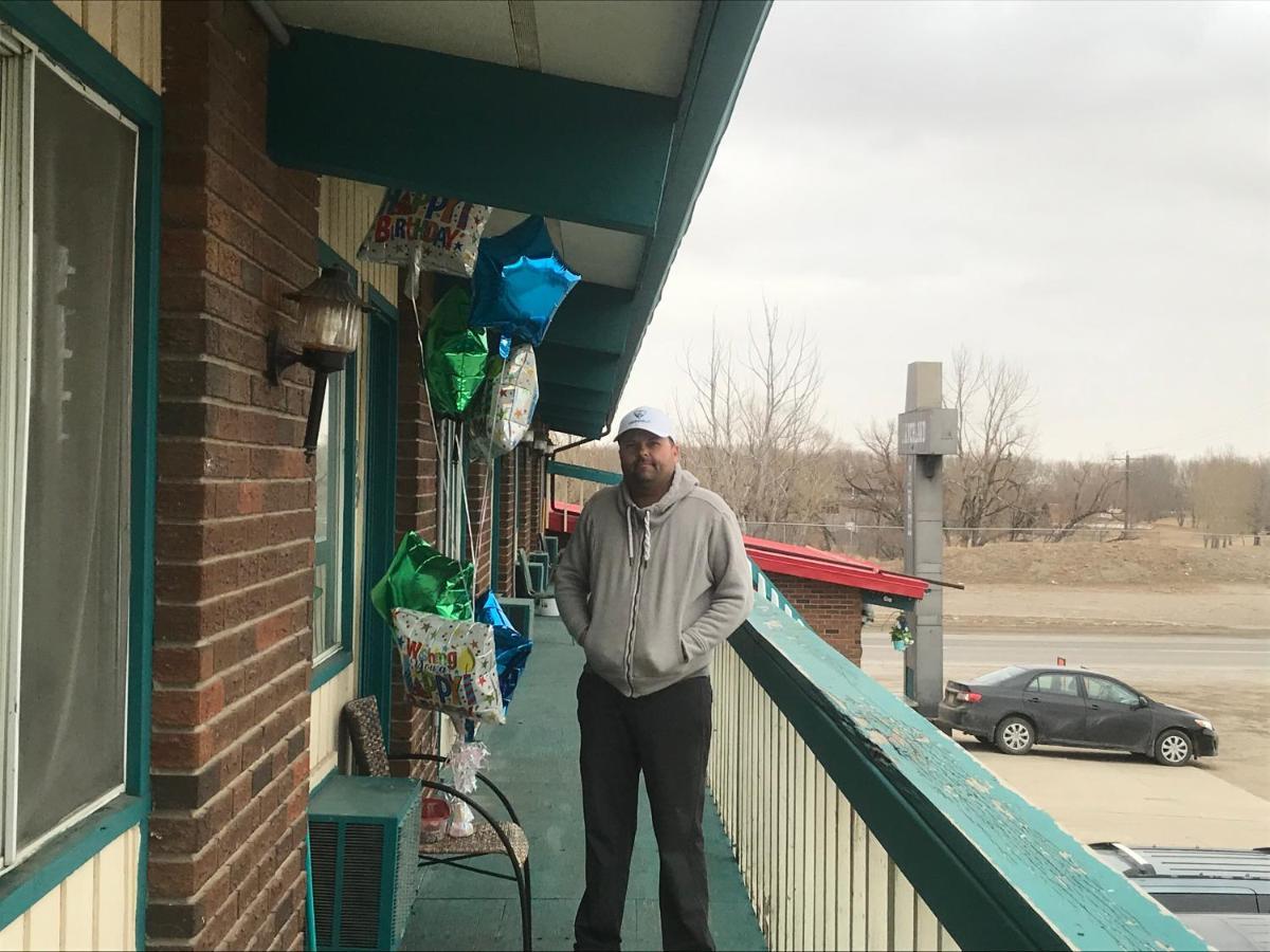 Ranchland Inn Nanton المظهر الخارجي الصورة
