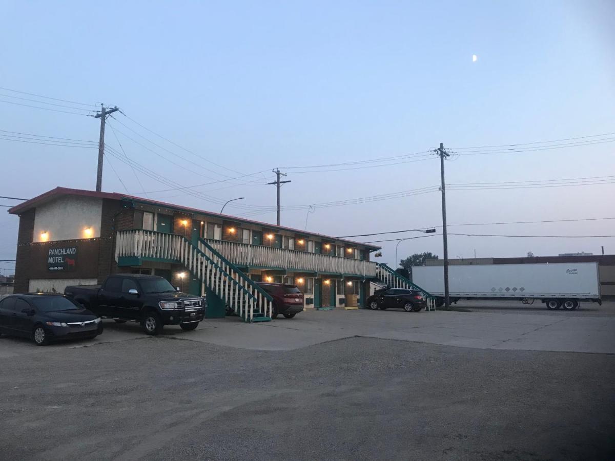 Ranchland Inn Nanton المظهر الخارجي الصورة