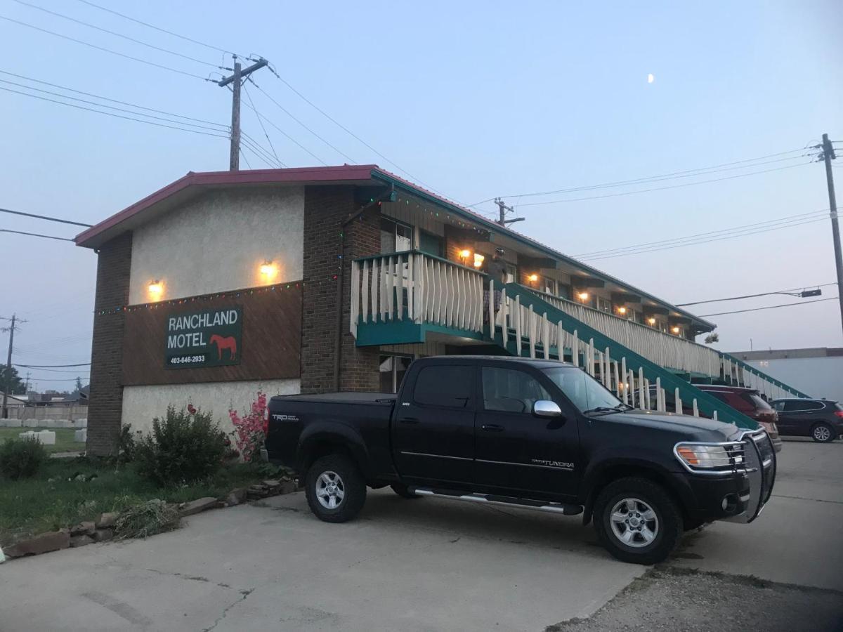 Ranchland Inn Nanton المظهر الخارجي الصورة