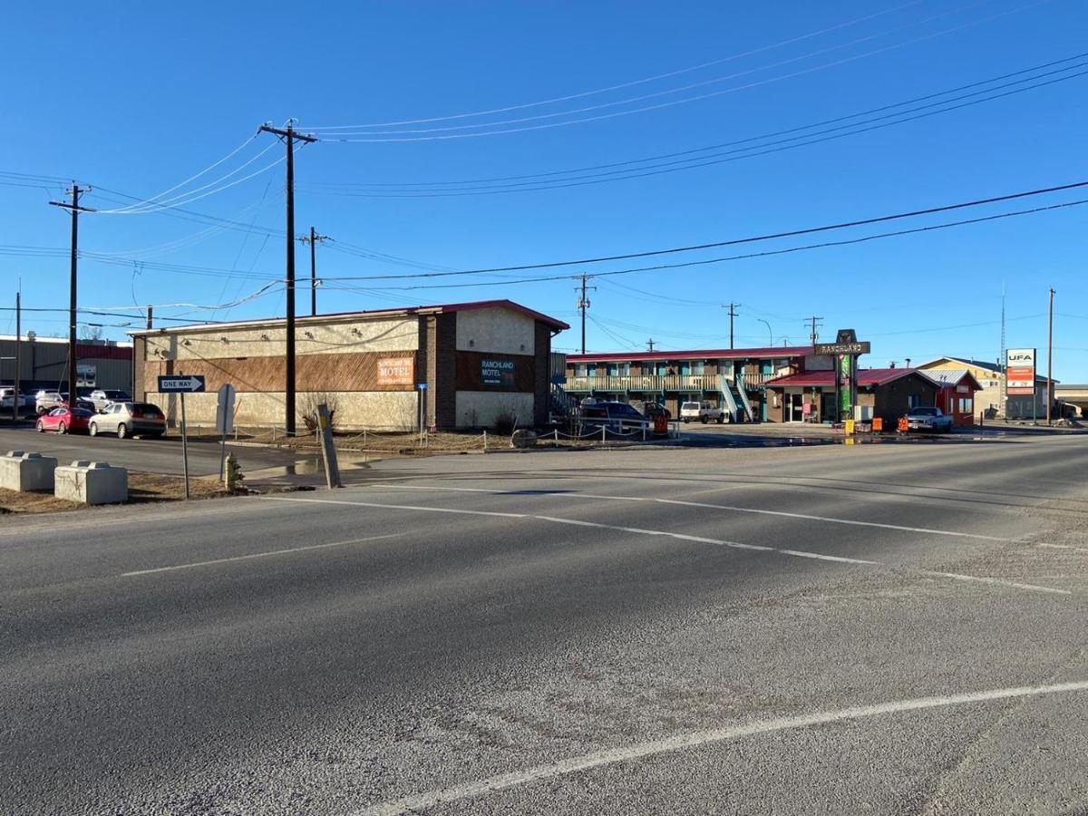 Ranchland Inn Nanton المظهر الخارجي الصورة