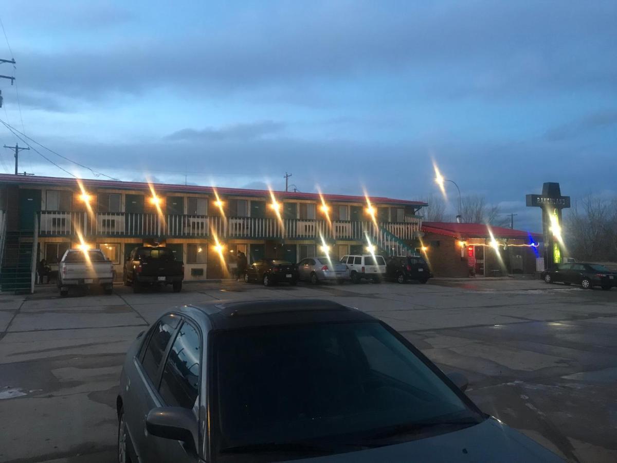 Ranchland Inn Nanton المظهر الخارجي الصورة