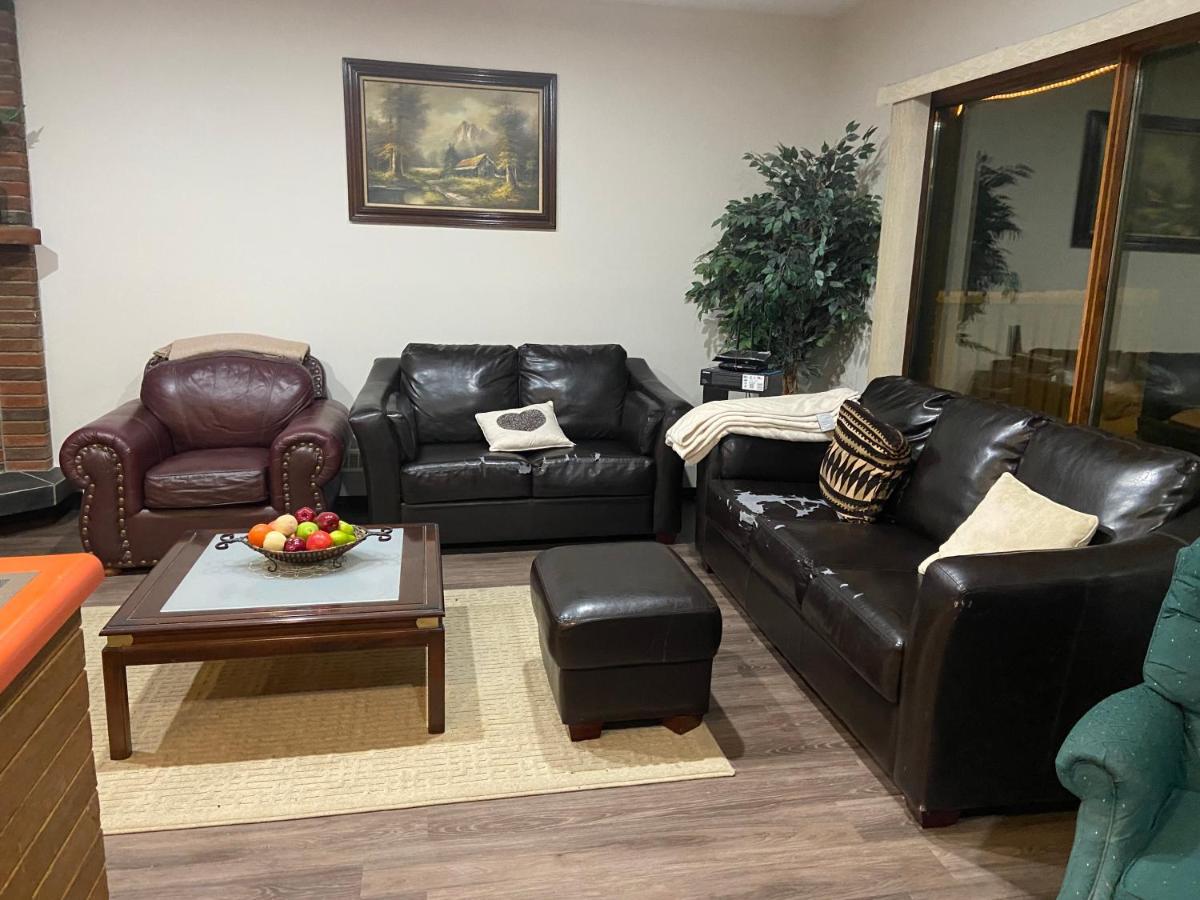 Ranchland Inn Nanton المظهر الخارجي الصورة
