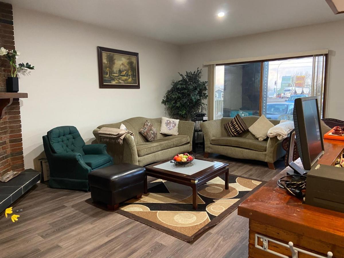 Ranchland Inn Nanton المظهر الخارجي الصورة