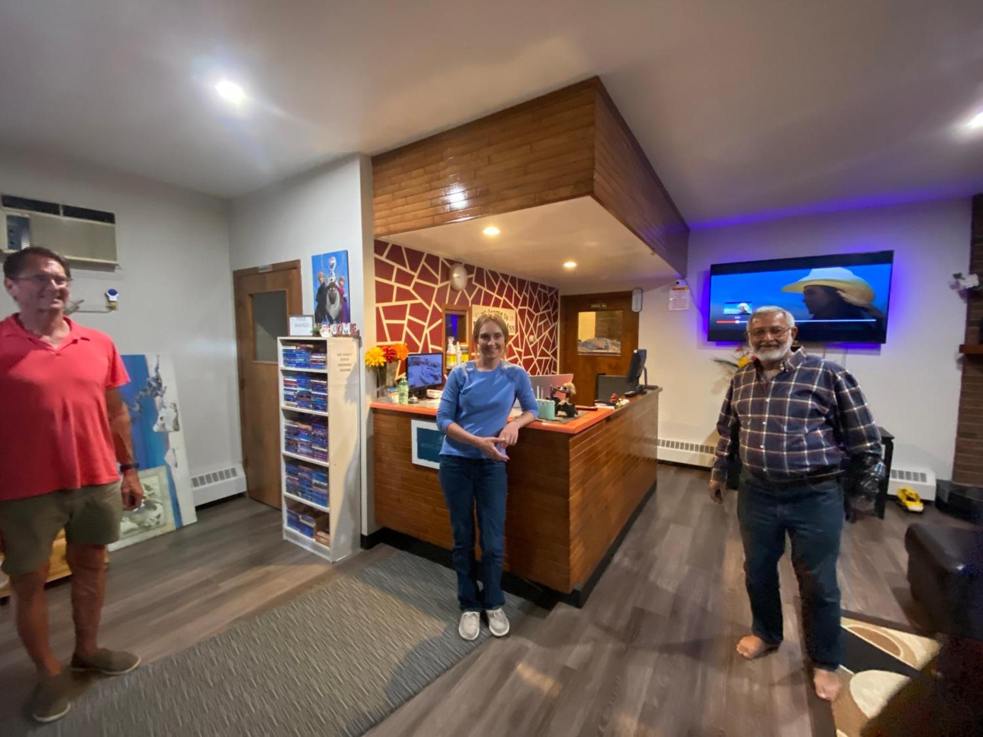 Ranchland Inn Nanton المظهر الخارجي الصورة